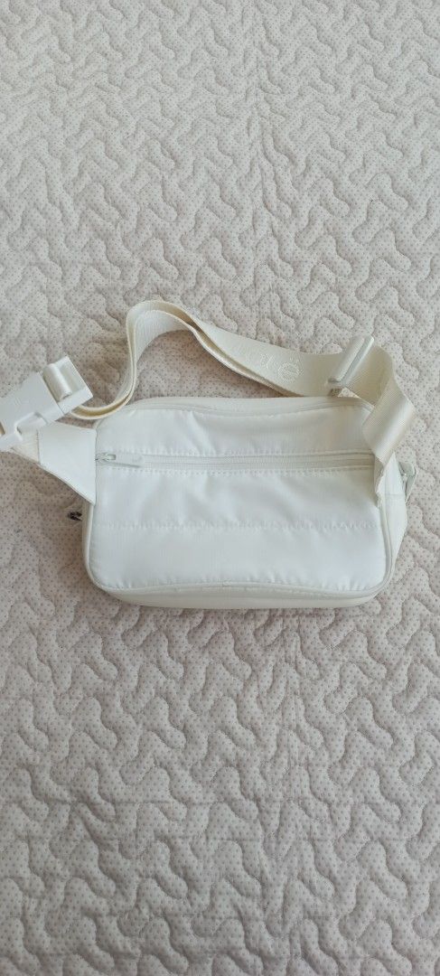 LOLE White Sling Bag (Category: Luxury Bags & Wallets) located in Alcala. Submitted by abasolo_jv (Listing ID 1422775823, Image 2). Description: Brandew Authentic excellent Condition - LOLE white sling bag - Main compartment with zipper closure - Adjustable strap with LOLE logo - Includes a tag with a religious quote - White zipper pull with the letter "L".