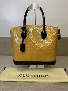 (Category: ) located in . Submitted by thehouseofpurses_byivana1 (Listing ID 1422893668, Image 1). Description: .