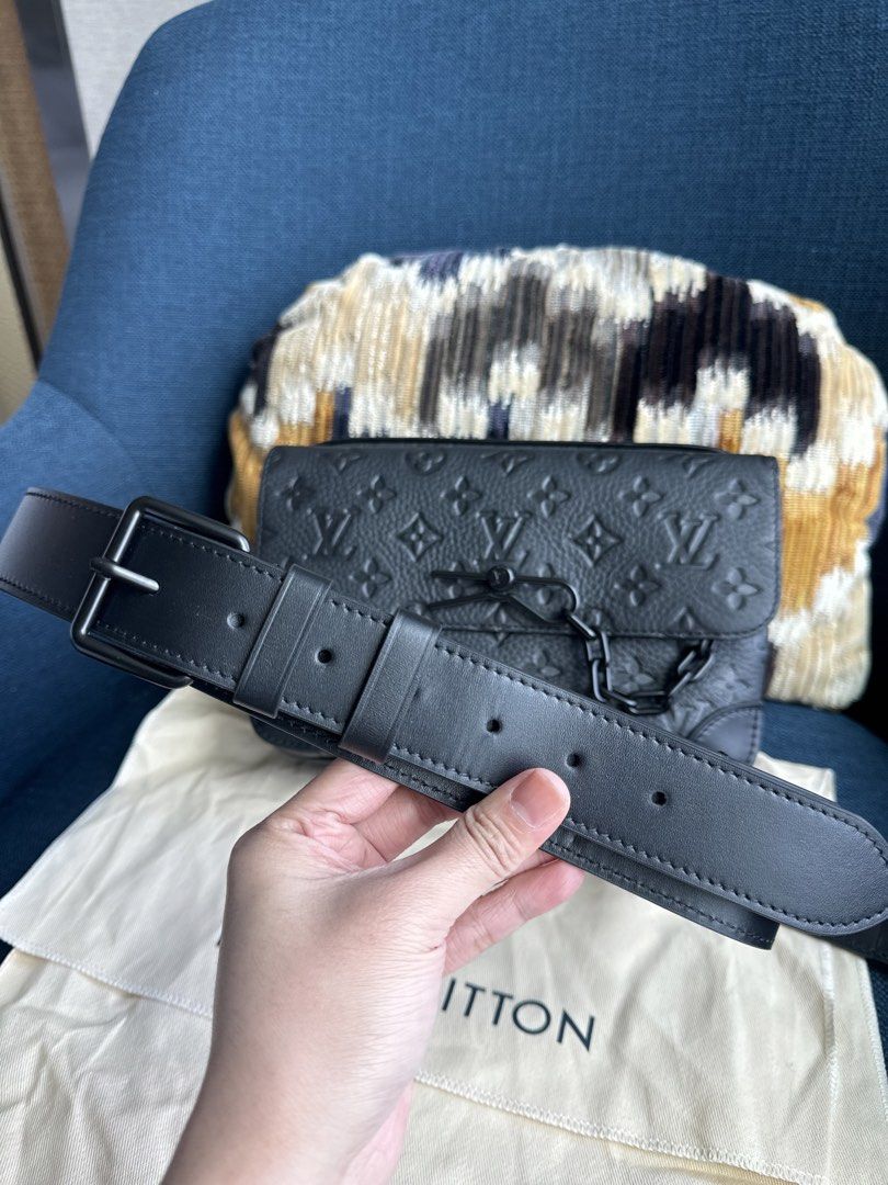LV STEAMER MESSENGER BLACK TAURILLION MONOGRAM EMBOSSED (Category: Luxury Bags & Wallets) located in Quezon City. Submitted by katy2424 (Listing ID 1422891501, Image 3). Description: LV STEAMER MESSENGER BLACK TAURILLION MONOGRAM EMBOSSED LEATHER WITH STRAP..