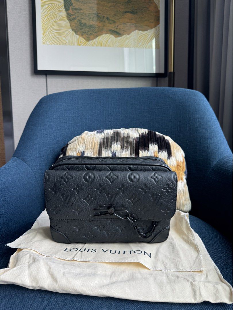 LV STEAMER MESSENGER BLACK TAURILLION MONOGRAM EMBOSSED (Category: Luxury Bags & Wallets) located in Quezon City. Submitted by katy2424 (Listing ID 1422891501, Image 1). Description: LV STEAMER MESSENGER BLACK TAURILLION MONOGRAM EMBOSSED LEATHER WITH STRAP..