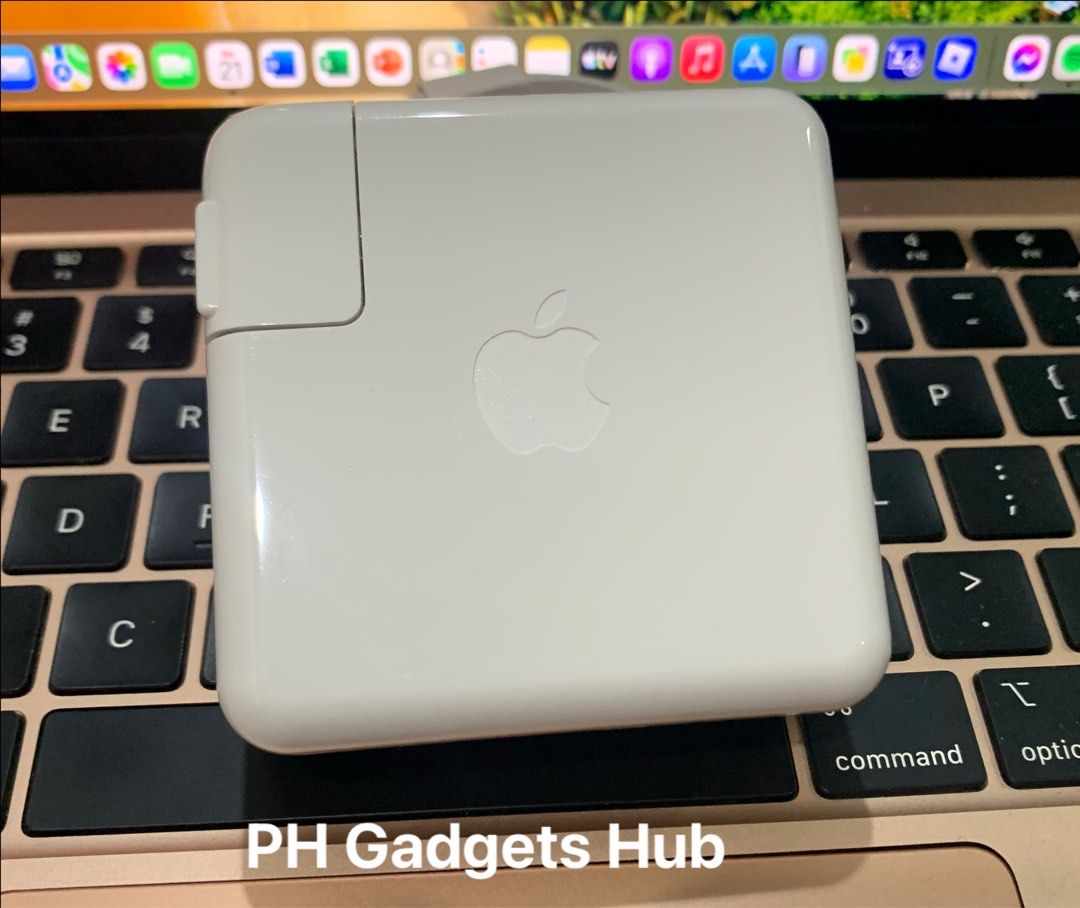 MacBook 61W Type C Charger with Braided Cable 2meters (Category: Chargers & Cables) located in San Juan City. Submitted by ph_gadgets_hub (Listing ID 1422807962, Image 3). Description: The 61W usb-c power adapter, efficient charging at home, in the office, or on the go. It’s compatible MacBook Charger WE ARE STILL ON SALE ❗️❗️❗️ Promo!! SET ₱2,400 61W USB-C Power Adapter with USB-C to C Braided Cable (2 m) Macbook Charger🔥 ₱1,500 61W usb-c power