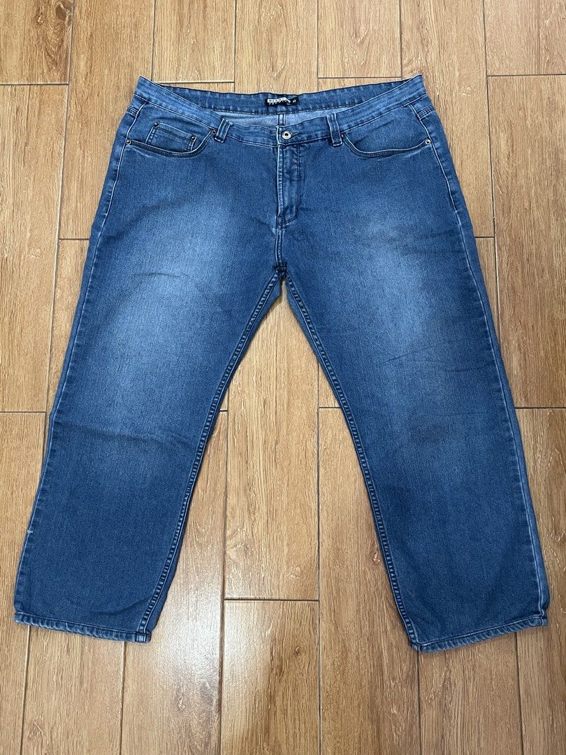 Men's Maxwear Premium Jeans - Size 42 (Category: Jeans) located in Paranaque City. Submitted by niixx (Listing ID 1422720498, Image 1). Description: - Blue Maxwear Premium Jeans - Size: 42 - Closure: Button and YKK Zipper - Thin denim - Condition: Good Flaw: small wear on lower right leg *Altered length *Altered leg opening Measurements when laid flat: Waistline: 21 inches Length: 37.5 inches Leg opening: 9 inches Payment method via BPI, GCash or