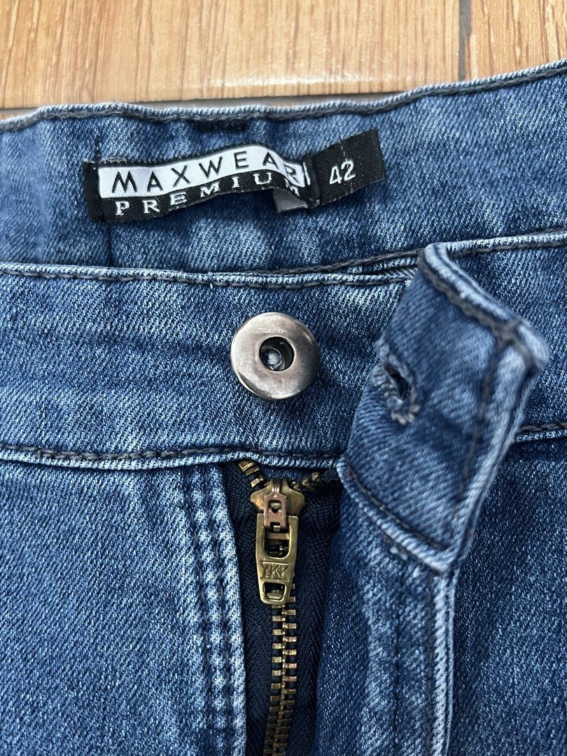 Men's Maxwear Premium Jeans - Size 42 (Category: Jeans) located in Paranaque City. Submitted by niixx (Listing ID 1422720498, Image 3). Description: - Blue Maxwear Premium Jeans - Size: 42 - Closure: Button and YKK Zipper - Thin denim - Condition: Good Flaw: small wear on lower right leg *Altered length *Altered leg opening Measurements when laid flat: Waistline: 21 inches Length: 37.5 inches Leg opening: 9 inches Payment method via BPI, GCash or