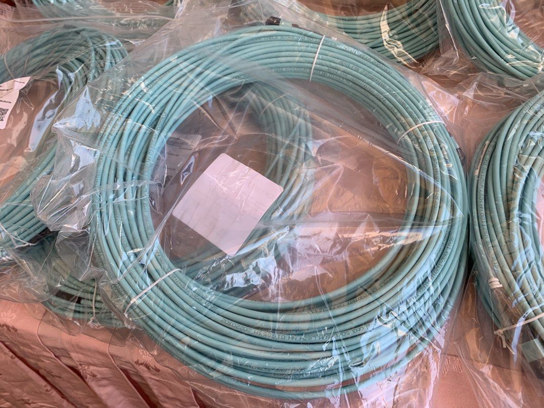 MPO/MTP Fiber Optic Cable (7 Rolls set) 1 box (Category: Cables & Adaptors) located in Paranaque City. Submitted by seb_trading (Listing ID 1422776383, Image 3). Description: Shenzhen SDG MPO/MTP FF Pre-Terminated MM OM3 8-Fiber Trunk Type B 50m 7 rolls set brand new 50 meters long each last price Paranaque area 20 sets available.