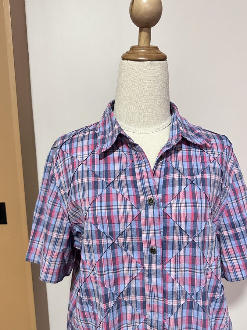 Napa Valley Plaid Shirt - Size M (Category: Tshirts & Polo Shirts ) located in Tabuk. Submitted by classicseconds (Listing ID 1422765488, Image 2). Description: - Napa Valley plaid shirt - Size: M - Unique quilted design - Short sleeves - Collared neckline - Material: Cotton/Polyester blend - Button-down closure - Relaxed fit - Perfect for casual wear.