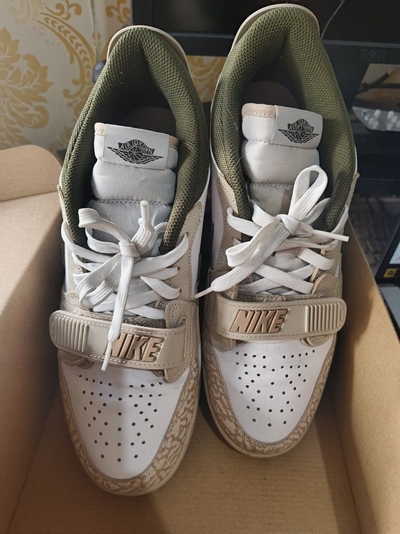 Nike Jordan Legacy 312 Low PSG (Category: Sneakers) located in Caloocan City. Submitted by trailglxy12 (Listing ID 1422794724, Image 2). Description: NIKE JORDAN LEGACY 312 LOW PSG RFS over 1yr ng di nagamit. Need funds slightly nego. .