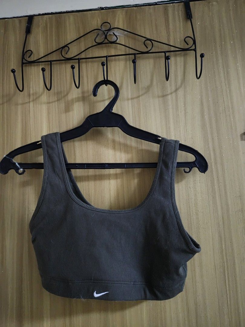 Nike Sports Bra (No pad) (Category: Activewear) located in Candaba. Submitted by lisbaga (Listing ID 1422828985, Image 1). Description: fits m-l (36b) .