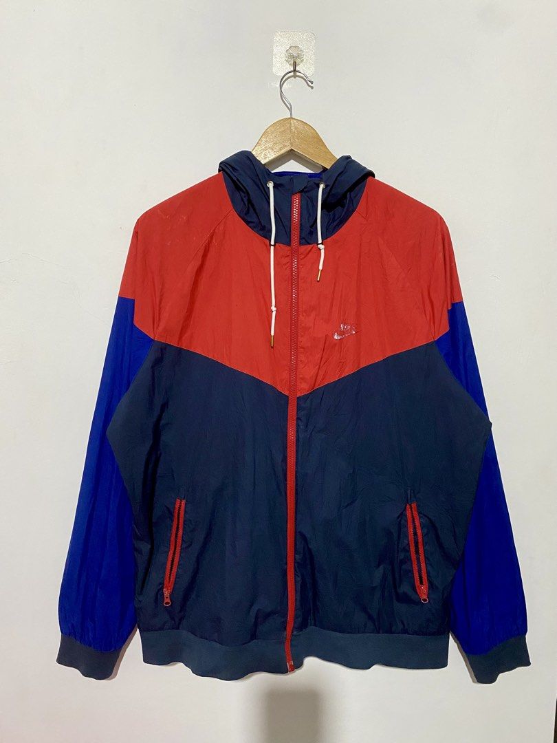 Nike Windbreaker Hoodie (Category: Coats, Jackets and Outerwear) located in Rosales. Submitted by 2goodforsecond (Listing ID 1422825722, Image 1). Description: 25 Width 28 Length Issue 1 small pinhole missing main puller but working zipper both pockets not working but can be fix. 9/10 Color rate 8/10 condition..
