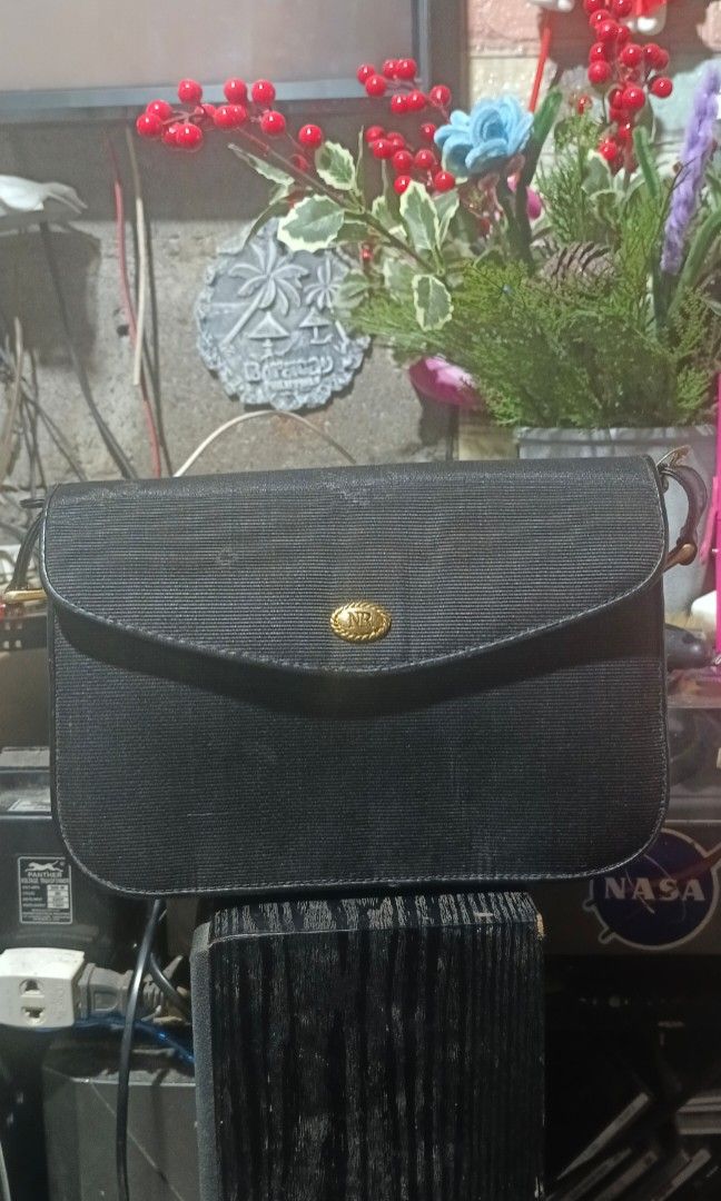 Nina ricci Cross body (Category: Shoulder Bags) located in Davao. Submitted by dgs143 (Listing ID 1422727658, Image 1). Description: pre love & vintage please limit expectation magamit pa naman please check photos mop: gcash message lng if interested.