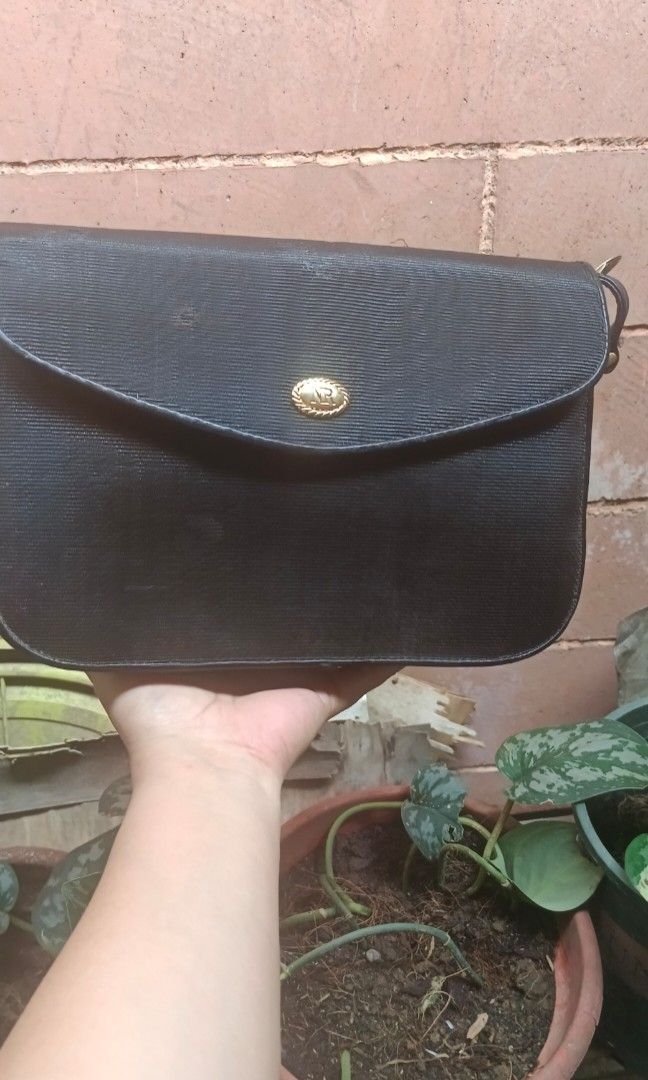 Nina ricci Cross body (Category: Shoulder Bags) located in Davao. Submitted by dgs143 (Listing ID 1422727658, Image 2). Description: pre love & vintage please limit expectation magamit pa naman please check photos mop: gcash message lng if interested.