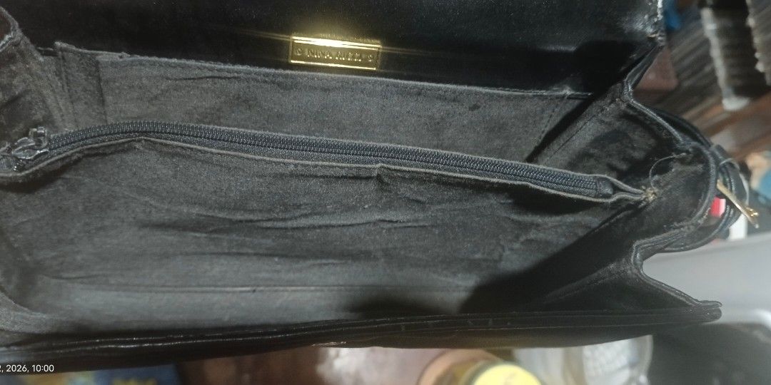 Nina ricci Cross body (Category: Shoulder Bags) located in Davao. Submitted by dgs143 (Listing ID 1422727658, Image 3). Description: pre love & vintage please limit expectation magamit pa naman please check photos mop: gcash message lng if interested.