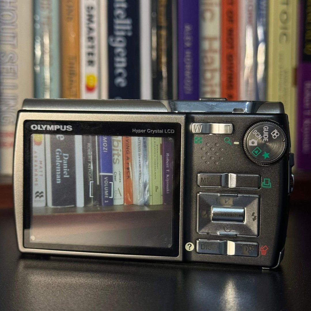 OLYMPUS M380 (Category: Cameras) located in Rodriguez. Submitted by retrofuture_ph (Listing ID 1422860071, Image 2). Description: OLYMPUS M380 •8 megapixel •5x optical zoom •boxed unit •from japan •10/10 body condition •flash working •all buttons working •ccd sensor Issue: card slot— can’t read card need repair, but can use internal storage and included rin connector for transfer ng output. Inclusion: Cord for transfer Manual Cd Box Original char