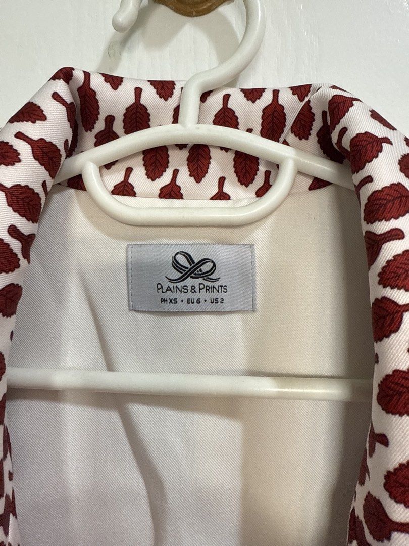 Plains & Prints Sleeveless Vest (Category: Sleeveless) located in Pasig City. Submitted by pupperiedoo (Listing ID 1422750447, Image 2). Description: - Plains & Prints sleeveless vest - Size: PH XS, EU 6, US 2 - Features a unique red, white, and green patterned design - Collared neckline - Two front pockets - Perfect for layering.