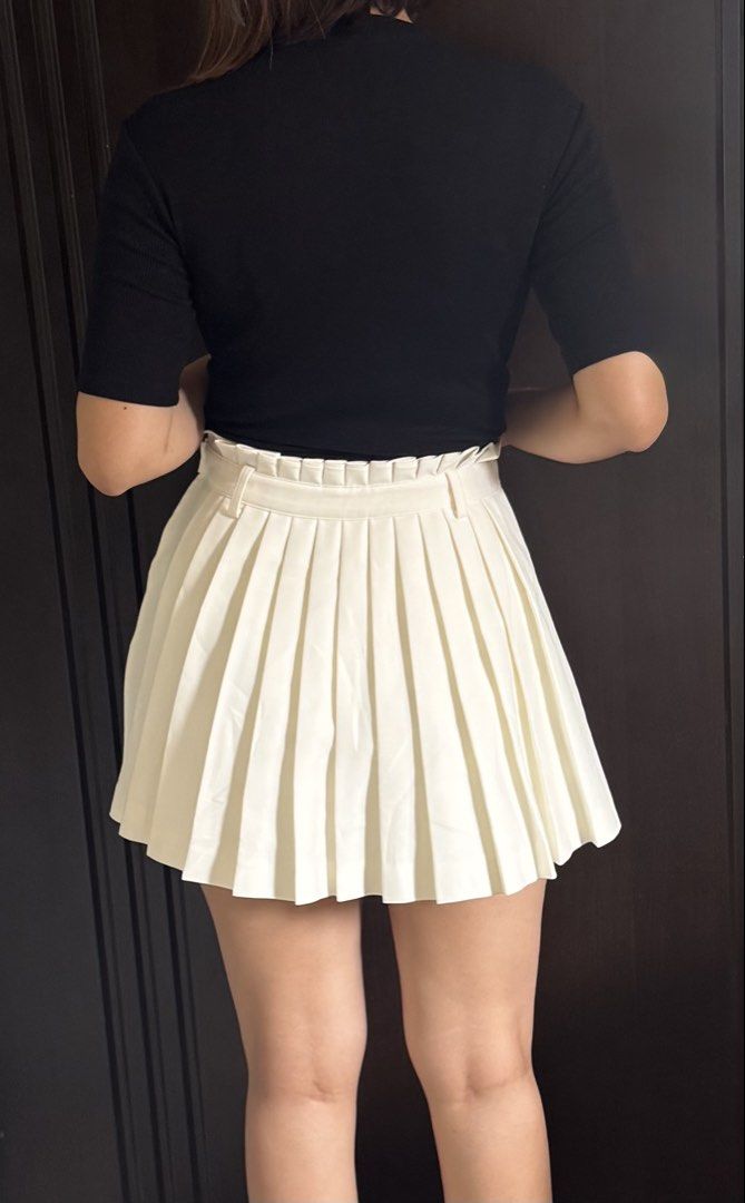 Pleated Skort - Cream or off-white (Category: Skirts) located in Davao. Submitted by pilmarmustdeclutter (Listing ID 1422720643, Image 1). Description: P450 excluding sf Off-white or Cream pleated skort Length: 14 inches Waist: 13 inches laid flat Super pretty Rfs: hindi na kasya Owner’s waist is now 28 .