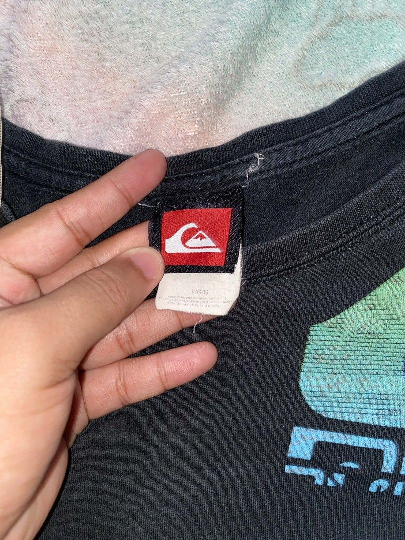 Quiksilver Graphic T-Shirt - Black (Category: Tshirts & Polo Shirts ) located in Pasig City. Submitted by sheesh_thrifting (Listing ID 1422756352, Image 2). Description: quicksilver crackprints 8/10 condi pinholes.