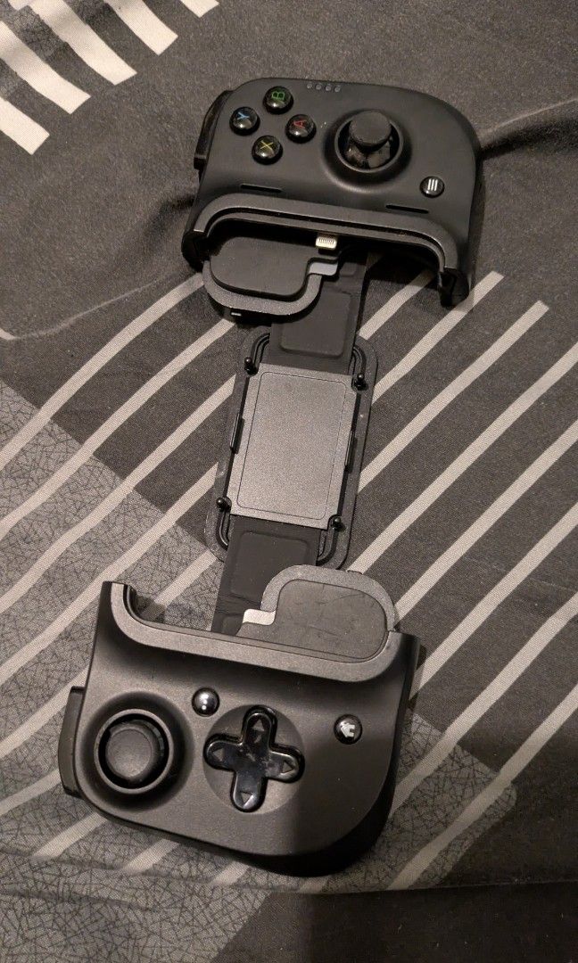 Razer Kishi for iPhone (Category: Controllers) located in Caloocan City. Submitted by thenameissuperboy (Listing ID 1422794283, Image 2). Description: - Razer Kishi for iPhone mobile gaming controller - Sleek black design - Features buttons, joysticks, and D-pad - Includes a slot to securely hold your mobile phone - Designed to significantly improve your mobile gaming experience.
