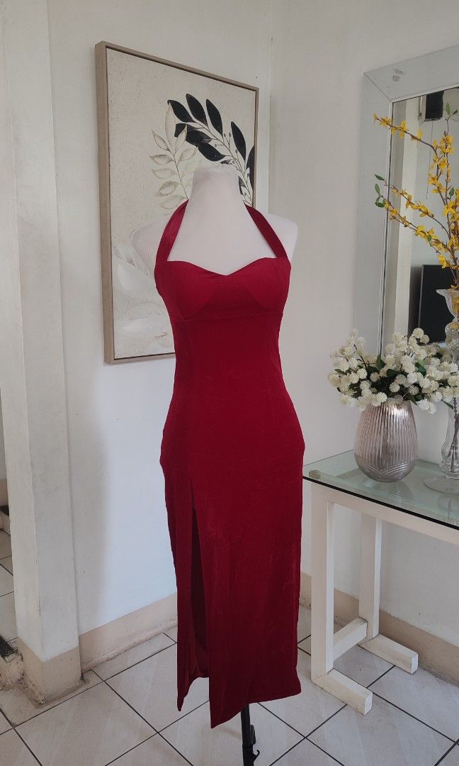 Red Halter Neck Dress with Slit (Category: Dresses) located in Navotas City. Submitted by ivyyy21 (Listing ID 1422813282, Image 2). Description: - Elegant red halter neck dress - Features a flattering sweetheart neckline - Stylish thigh-high slit - Comes with a matching red beaded necklace - Ideal for special occasions and nights out.
