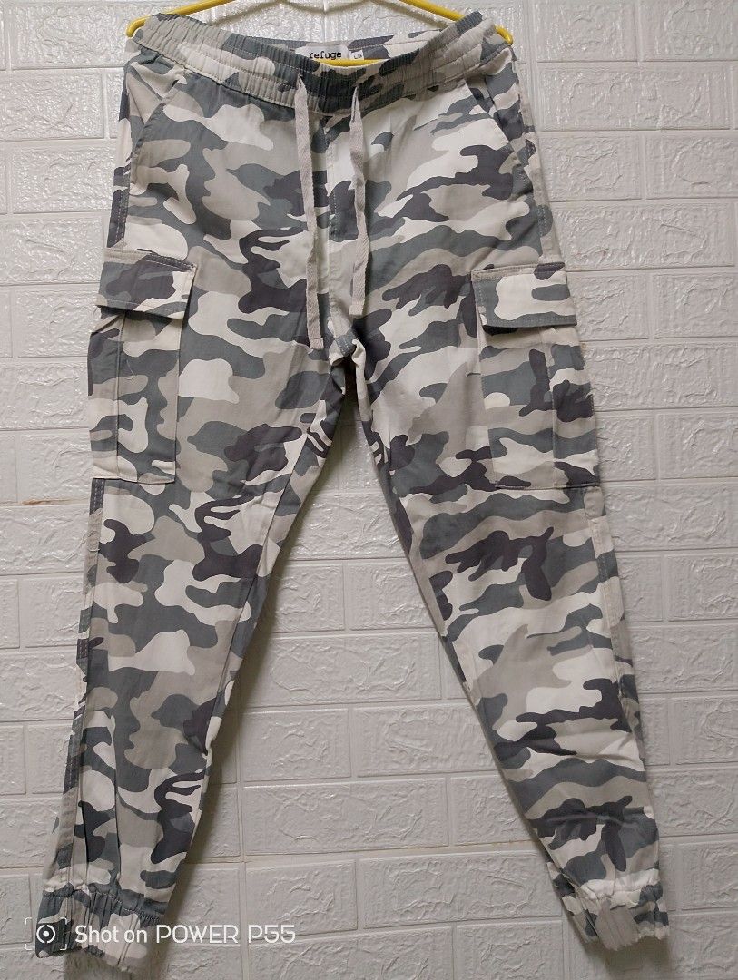 Refuge Relaxed Cargo Jogger Pants - L/G (Category: Joggers) located in Binan City. Submitted by stuffshop29 (Listing ID 1422826243, Image 1). Description: - Refuge cargo jogger pants - Camouflage print - Size L/G - Drawstring waist - Elastic cuffs - Two cargo pockets - Made in Bangladesh.