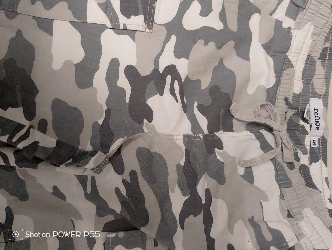 Refuge Relaxed Cargo Jogger Pants - L/G (Category: Joggers) located in Binan City. Submitted by stuffshop29 (Listing ID 1422826243, Image 2). Description: - Refuge cargo jogger pants - Camouflage print - Size L/G - Drawstring waist - Elastic cuffs - Two cargo pockets - Made in Bangladesh.