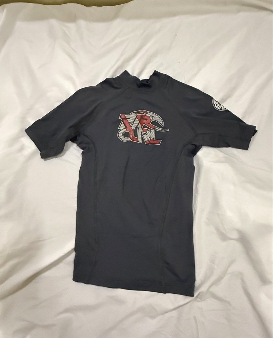 Rip Curl Short Sleeve Rash Guard (Category: Babies & Kids Fashion) located in Makati City. Submitted by rockyroadrocco (Listing ID 1422759473, Image 1). Description: Kids Rashguard (Size 6) 📌 Size: 6 (Kids) 📌 Condition: Well used 📌 Color: Black / Dark Gray 📌 Design: Short-sleeve rashguard with logo print 📌 Material: 81% Nylon, 19% Spandex (stretchy & quick-dry) 📌 Features: UV protection, comfortable fit, durable stitching.