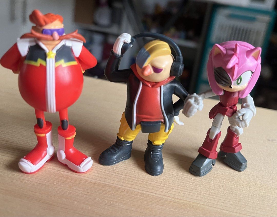 Sonic the Hedgehog Action Figures (Category: Figurines & Statues) located in Calasiao. Submitted by xwbj4ycjw975281 (Listing ID 1422839012, Image 1). Description: - Set of 3 Sonic the Hedgehog figures - Includes Dr. Eggman, a character with headphones, and Amy Rose - Features vibrant colors and detailed designs - Perfect for display or play - Ideal for Sonic fans and collectors.