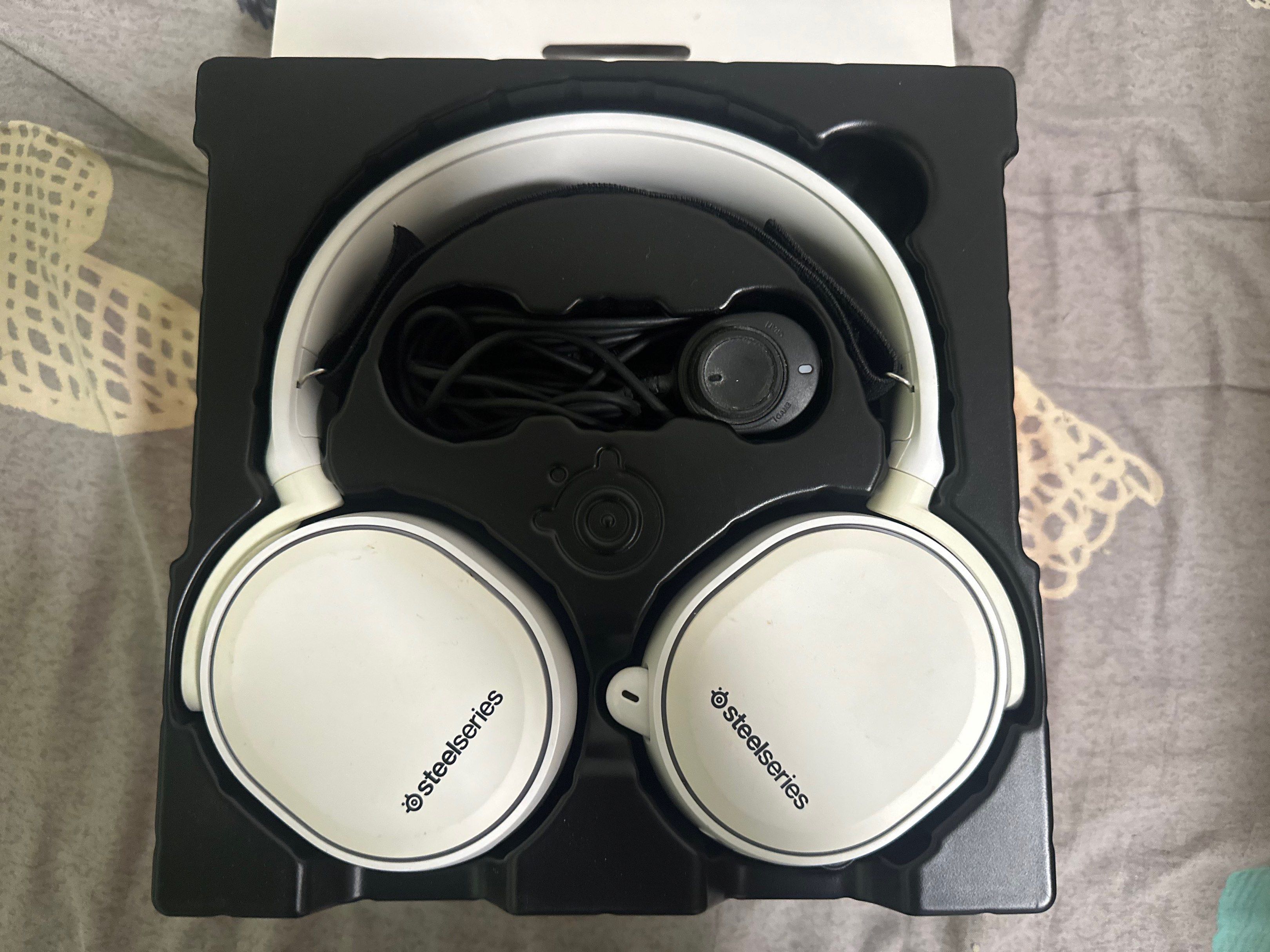 SteelSeries Arctis 5 Gaming Headset - White65561622924801111