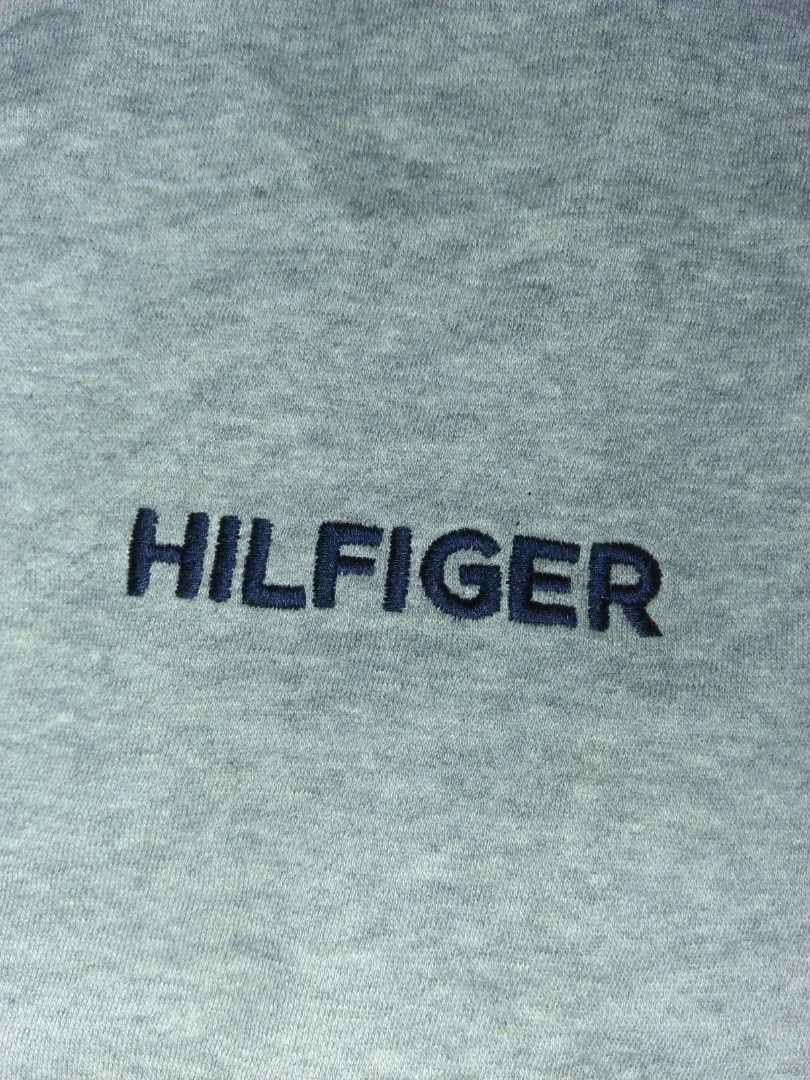 Tommy Hilfiger Grey Sweatshirt XL (Category: Coats, Jackets and Outerwear) located in Cebu City. Submitted by imbapicker (Listing ID 1422851586, Image 3). Description: Tommy Hilfiger Sweatshirt Size XL Width 23.5 Length 29" Excellent Condition 950 +shipp Dm if interested 📩 Location lapu-lapu city.