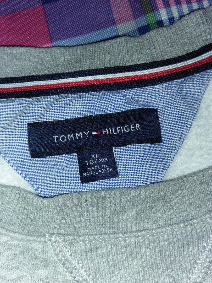 Tommy Hilfiger Grey Sweatshirt XL (Category: Coats, Jackets and Outerwear) located in Cebu City. Submitted by imbapicker (Listing ID 1422851586, Image 2). Description: Tommy Hilfiger Sweatshirt Size XL Width 23.5 Length 29" Excellent Condition 950 +shipp Dm if interested 📩 Location lapu-lapu city.