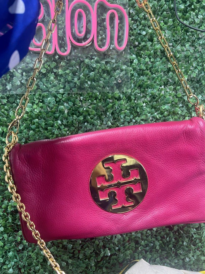 Tory Burch Pink Chain Bag (Category: Luxury Bags & Wallets) located in Manila. Submitted by jonalyngal75237 (Listing ID 1422872286, Image 1). Description: - Authentic Tory Burch bag - Stunning pink color - Elegant gold chain strap - Made of genuine leather - Features the iconic Tory Burch logo - Secure flap closure - Includes a detachable strap - Interior zipper pocket for valuables.