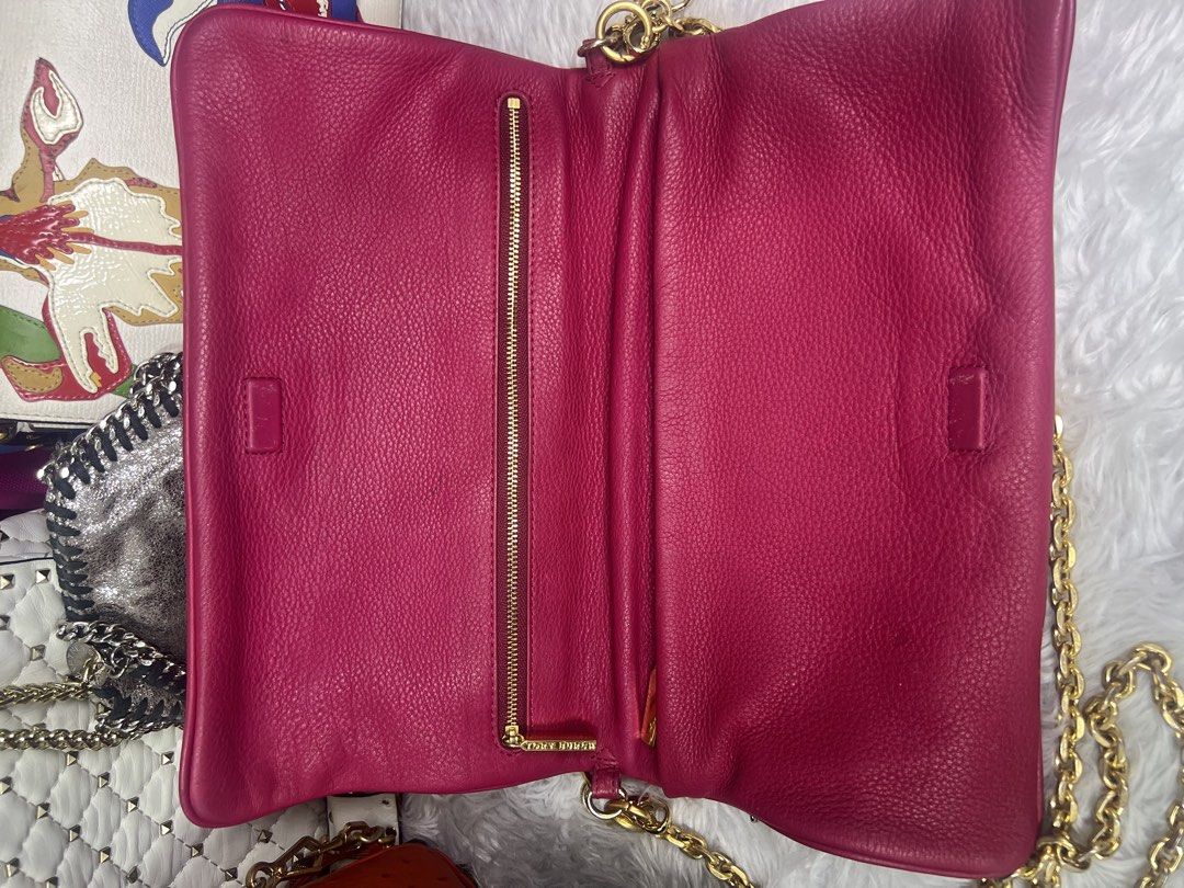 Tory Burch Pink Chain Bag (Category: Luxury Bags & Wallets) located in Manila. Submitted by jonalyngal75237 (Listing ID 1422872286, Image 3). Description: - Authentic Tory Burch bag - Stunning pink color - Elegant gold chain strap - Made of genuine leather - Features the iconic Tory Burch logo - Secure flap closure - Includes a detachable strap - Interior zipper pocket for valuables.