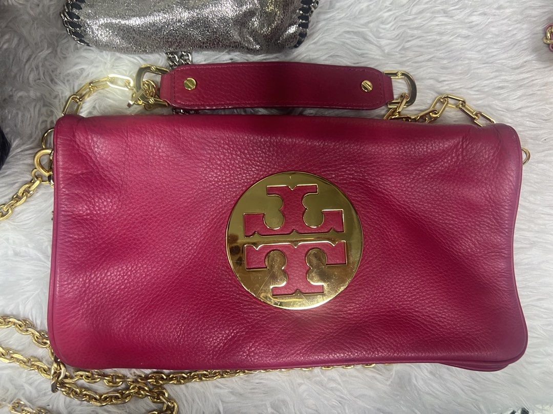 Tory Burch Pink Chain Bag (Category: Luxury Bags & Wallets) located in Manila. Submitted by jonalyngal75237 (Listing ID 1422872286, Image 2). Description: - Authentic Tory Burch bag - Stunning pink color - Elegant gold chain strap - Made of genuine leather - Features the iconic Tory Burch logo - Secure flap closure - Includes a detachable strap - Interior zipper pocket for valuables.