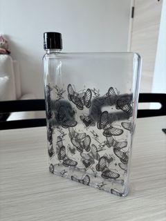 （分類：）位於 。 由 thrvecloset 提交（商品編號 1422817575，圖片 1）。簡介： 。