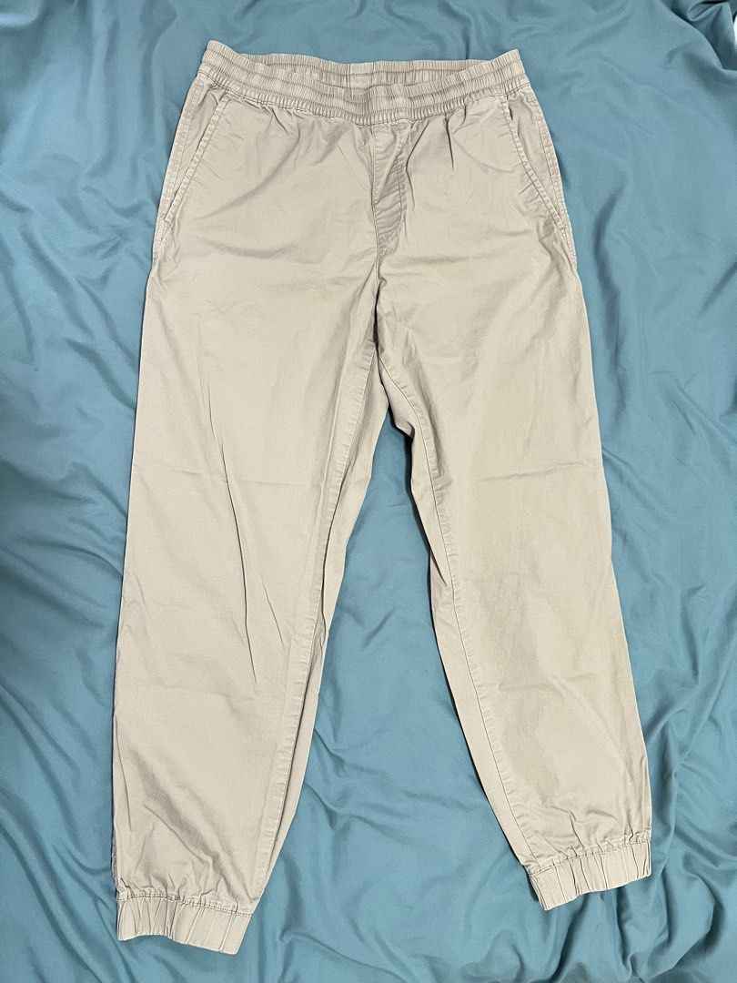 Uniqlo Jogger Pants - Size M (Category: Joggers) located in Dasmarinas. Submitted by kelcastillo (Listing ID 1422751383, Image 1). Description: - Uniqlo jogger pants - Color: Beige - Size: M (Waist: 76-84cm) - Material: Cotton, Spandex, Polyester blend - Features: Elastic waistband and cuffs, 2 front pockets, 1 back pocket - Condition: Good -Length: 35.