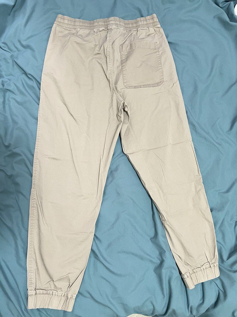 Uniqlo Jogger Pants - Size M (Category: Joggers) located in Dasmarinas. Submitted by kelcastillo (Listing ID 1422751383, Image 2). Description: - Uniqlo jogger pants - Color: Beige - Size: M (Waist: 76-84cm) - Material: Cotton, Spandex, Polyester blend - Features: Elastic waistband and cuffs, 2 front pockets, 1 back pocket - Condition: Good -Length: 35.