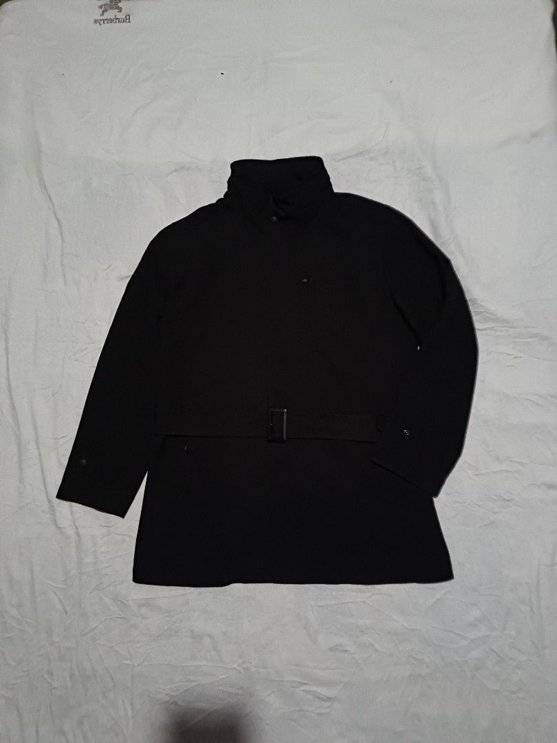 Uniqlo stand collar coat with packable Hood (Category: Coats, Jackets and Outerwear) located in Narra. Submitted by davidddyyy (Listing ID 1422902784, Image 1). Description: - Uniqlo black jacket (size small) - Detachable hood - Features a belt at the waist - High collar - Zipper and button closure - Side pockets - Made of a smooth, possibly water-resistant material issue:missing down liner -580+sf .