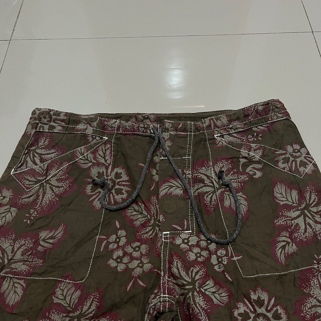 (SOLD) VINTAGE BEAMS PLUS CHOPSUEY PARACHUTE PANTS (Category: Luxury Apparel) located in Cagayan de Oro. Submitted by middlesosa (Listing ID 1422833396, Image 3). Description: VINTAGE BEAMS PLUS CHOPSUEY PARACHUTE PANTS SIZE 30 - 36 FITTINGS (ADJUSTABLE DRAWSTRINGS) LENGTH - 40 inches INSEAM - 28 inches LEG OPENING - 9 inches THIGH - 11 inches RISE - 12 inches BUTTON FLY EXCELLENT CONDITION (need wash only) 2k pesos DM ASAP IF INTERESTED📩.