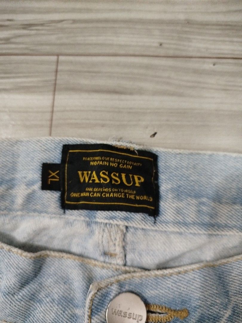 Wassup Light Wash Jeans XL (Category: Jeans) located in Manila. Submitted by anjiegadgets (Listing ID 1422803337, Image 3). Description: - Wassup light wash jeans - Size: XL - Fit: Straight leg - Features a button closure with Wassup logo - Classic five-pocket design - Light blue wash - Wassup tag on the back.
