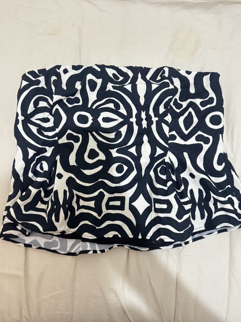 Zara Printed Tube Top (Category: Others Tops) located in Manila. Submitted by iluvbiscoffcookie (Listing ID 1422884807, Image 3). Description: Zara tube top 🤍 - Size: L - Unique black and white print - Flattering peplum design - Perfect for a chic and trendy look 💕💕 - theres a very small pink stains (can be seen in last pic) but not really obvious!.