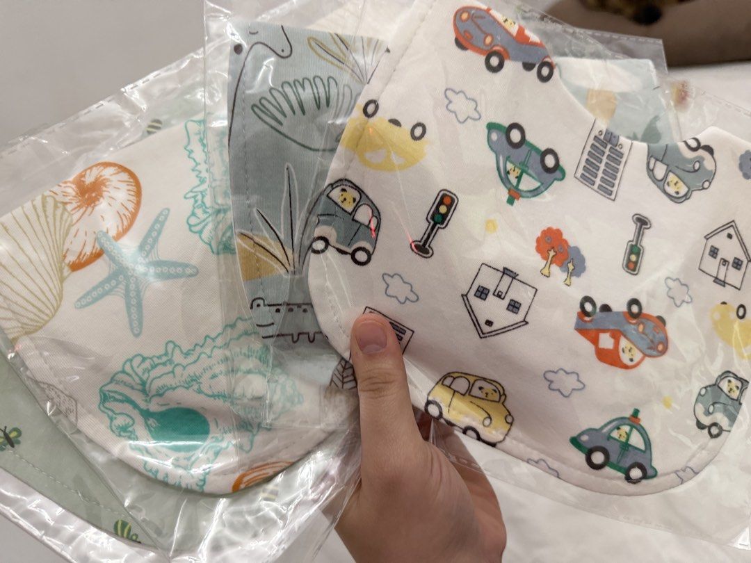 4 pcs baby bib (Category: Breastfeeding & Bottle Feeding) located in Marikina City. Submitted by bg22.23 (Listing ID 1423076270, Image 1). Description: .