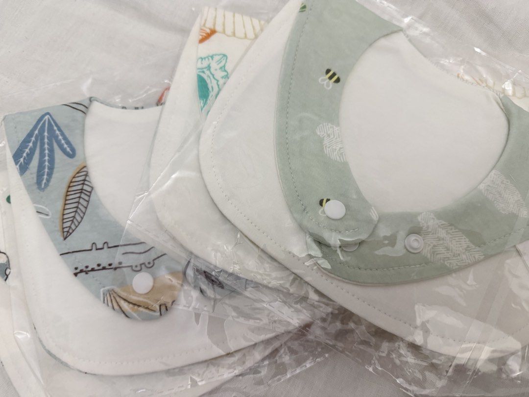 4 pcs baby bib (Category: Breastfeeding & Bottle Feeding) located in Marikina City. Submitted by bg22.23 (Listing ID 1423076270, Image 2). Description: .
