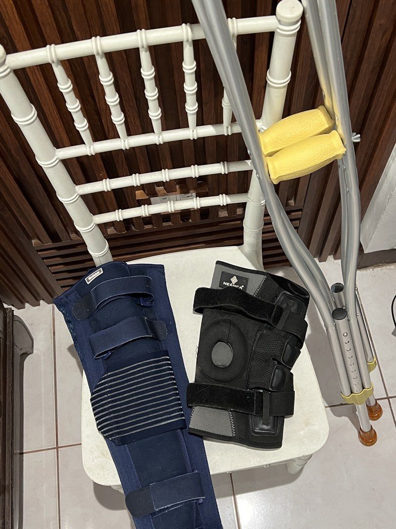 ACL Post OP Set - Crutches and Knee Immobilizer (Category: Medical Supplies & Tools) located in Valenzuela. Submitted by sords (Listing ID 1422996846, Image 1). Description: Selling as set. 2 weeks lang nagamit ang Knee Immobilizer as well as the crutches. .