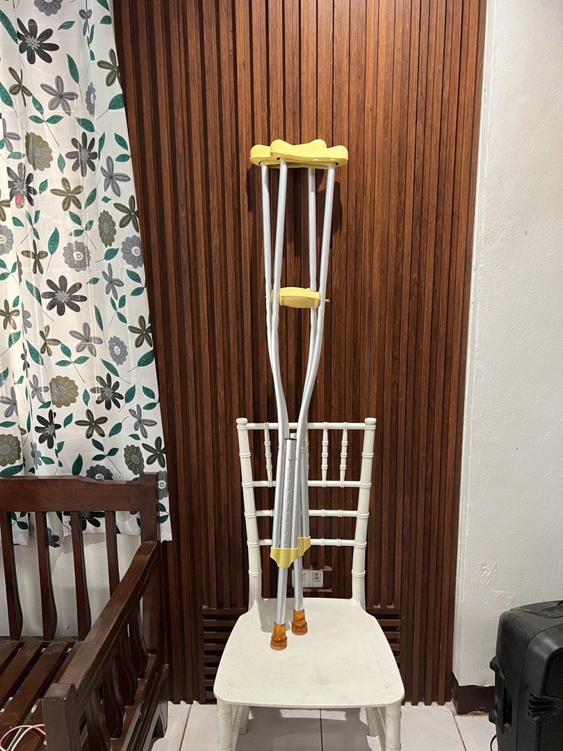 ACL Post OP Set - Crutches and Knee Immobilizer (Category: Medical Supplies & Tools) located in Valenzuela. Submitted by sords (Listing ID 1422996846, Image 2). Description: Selling as set. 2 weeks lang nagamit ang Knee Immobilizer as well as the crutches. .