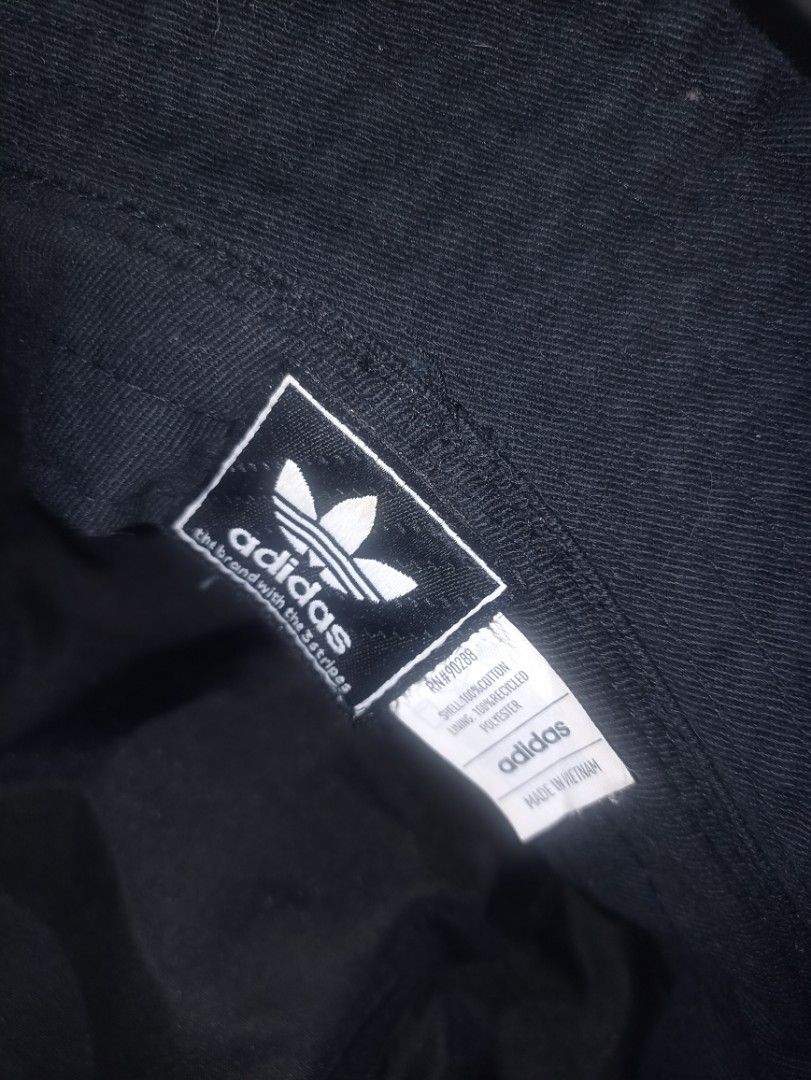 ADIDAS bucket hat (Category: Caps & Hats) located in Manila. Submitted by freespace01 (Listing ID 1422938277, Image 3). Description: never been used just stored after being gifted small size circumference is 22 inches.