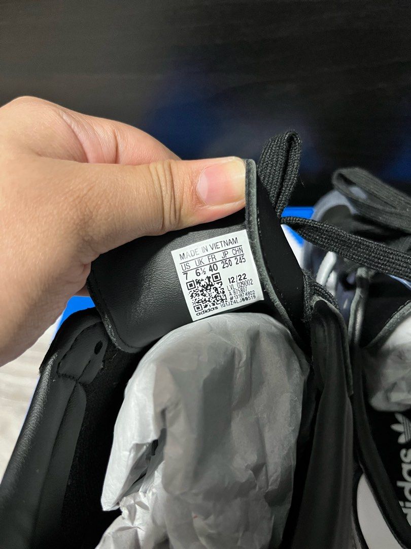 Adidas Samba OG Black (Category: Sneakers) located in Manila. Submitted by really19 (Listing ID 1423039255, Image 2). Description: Used once only — almost brand new condition. Bought in Hong Kong, hindi na nagamit after first wear. Clean pair, no major issues. Complete with box RFS: Decluttering. PM if interested. Sure and respectful buyers only..