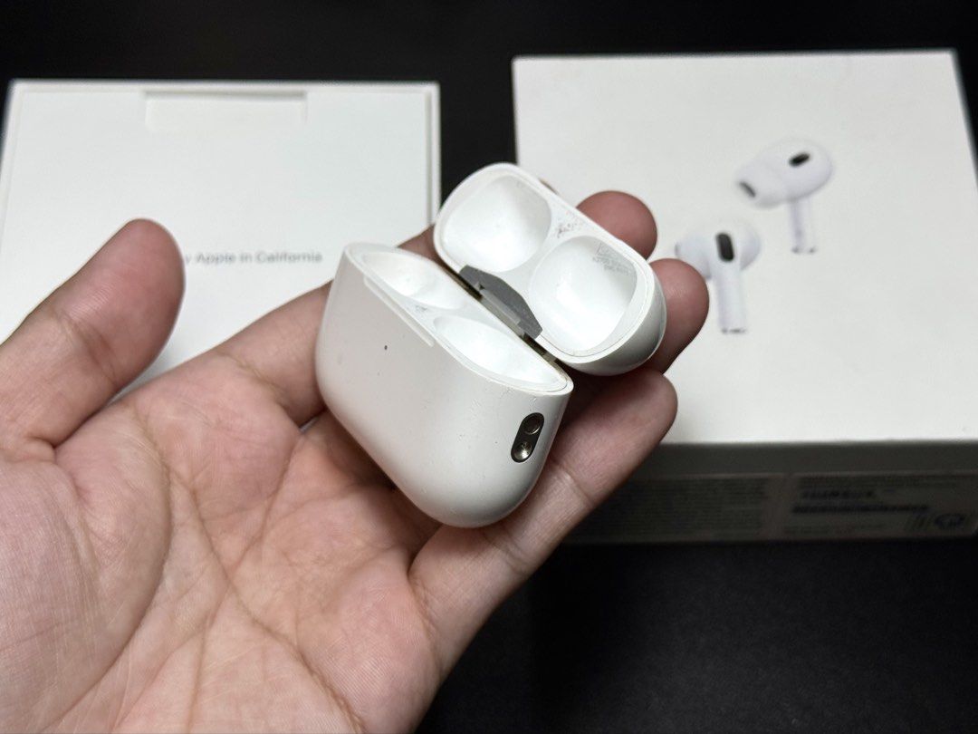 Airpods Pro 2 CHARGING CASE LIGHTNING (Category: Earphones) located in Manila. Submitted by prelovedbyporttt (Listing ID 1422957226, Image 3). Description: Airpods Pro 2 CHARGING CASE LIGHTNING 🔗PERSONAL WARRANTY: 1 MONTH (Valid as long as the item hasn’t been dropped or exposed to water) Only issue: Scratches • 100% No hidden defects • 100% Battery health is in great condition • 100% Fully functional • 100% Original item (feel free to check my 