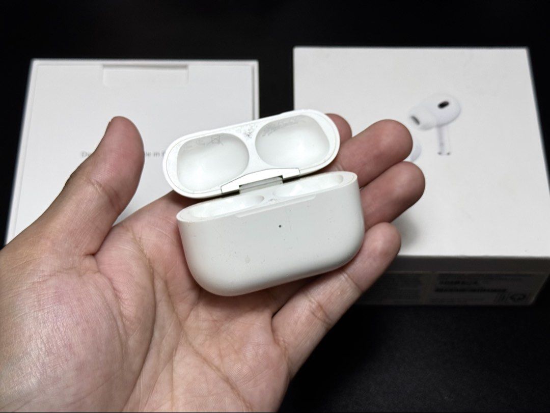 Airpods Pro 2 CHARGING CASE LIGHTNING (Category: Earphones) located in Manila. Submitted by prelovedbyporttt (Listing ID 1422957226, Image 1). Description: Airpods Pro 2 CHARGING CASE LIGHTNING 🔗PERSONAL WARRANTY: 1 MONTH (Valid as long as the item hasn’t been dropped or exposed to water) Only issue: Scratches • 100% No hidden defects • 100% Battery health is in great condition • 100% Fully functional • 100% Original item (feel free to check my 