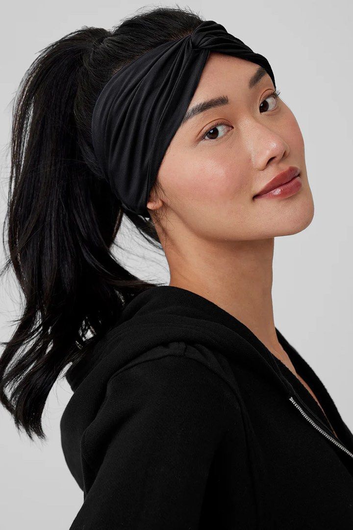 Alo Alosoft Headband (Category: Hair Accessories) located in Paranaque City. Submitted by breakfasttt (Listing ID 1423059105, Image 2). Description: Never been used.