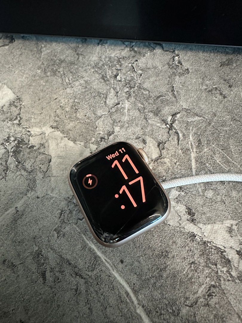 Apple Watch Series 4 (Category: Wearables & Smart Watches) located in Manila. Submitted by mdeclutterrr (Listing ID 1422968279, Image 2). Description: Apple Watch Series 4 Rose Gold Cracked screen but works well! Rfs: bought a new one.