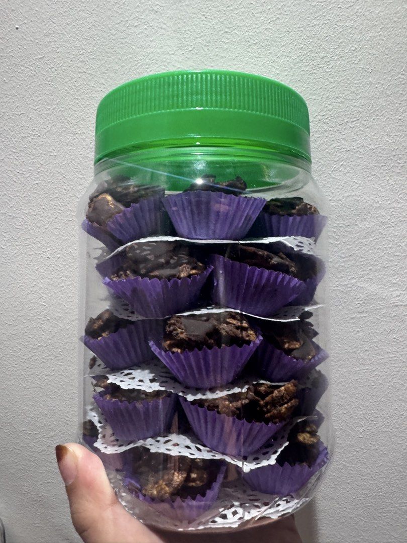 Assorted Cornflakes (Category: Homemade Bakes) located in Singapore. Submitted by ammyfl (Listing ID 1422298946, Image 2). Description: Cornflakes for sale, great for festive season like Hari Raya, Hari Raya Haji, CNY or Deepavali. Or great to snack on, putting in the office etc. If you have cravings for cornflakes, do dm and place your orders here 😊 1 tub - 40pcs cornflakes 1 tub - 50 pcs Cookies Made upon order! So its freshly baked! Flavours 