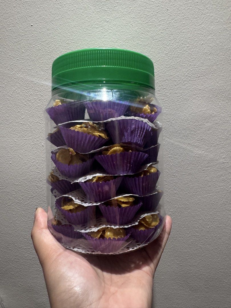 Assorted Cornflakes (Category: Homemade Bakes) located in Singapore. Submitted by ammyfl (Listing ID 1422298946, Image 3). Description: Cornflakes for sale, great for festive season like Hari Raya, Hari Raya Haji, CNY or Deepavali. Or great to snack on, putting in the office etc. If you have cravings for cornflakes, do dm and place your orders here 😊 1 tub - 40pcs cornflakes 1 tub - 50 pcs Cookies Made upon order! So its freshly baked! Flavours 